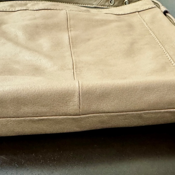 HOBO Crusade 100% Leather Large Crossbody Taupe - Picture 10 of 16